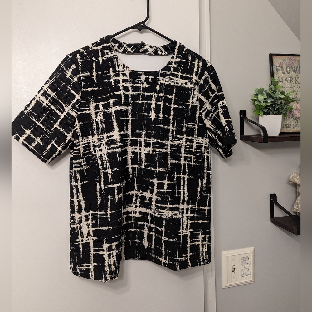 Boxy Abstract Black & White Top with Snap Open V Back